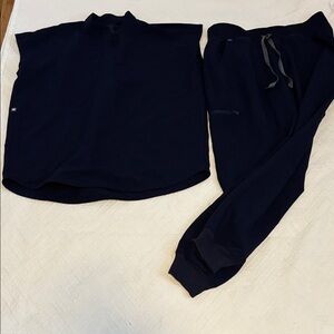 Figs Rafaela oversized top XS 
Figs Zamora scrub joggers small
Navy blue